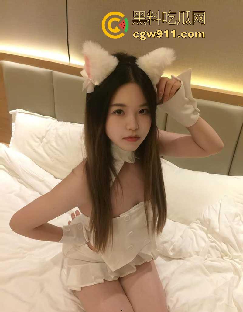 天津大学高颜值女大【李思莹】被男友玩成贴身性宠，逛街被拽进厕所扒光猛操，约炮露脸舔屌，敏感肉体随时待操！-4
