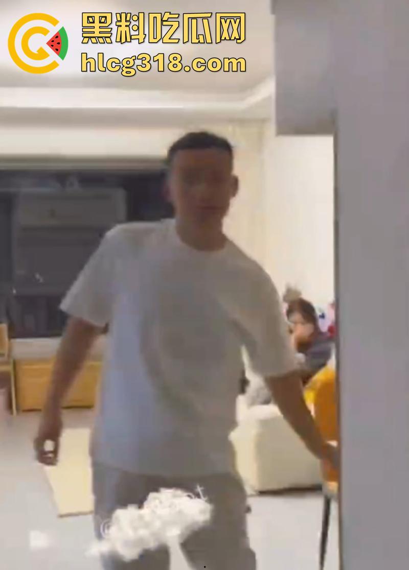 河北邯郸大杨庄最猛渣男，出轨带小三回家，妻子竟隐忍一年，结果越玩越过分，被捉奸画面流出！-3