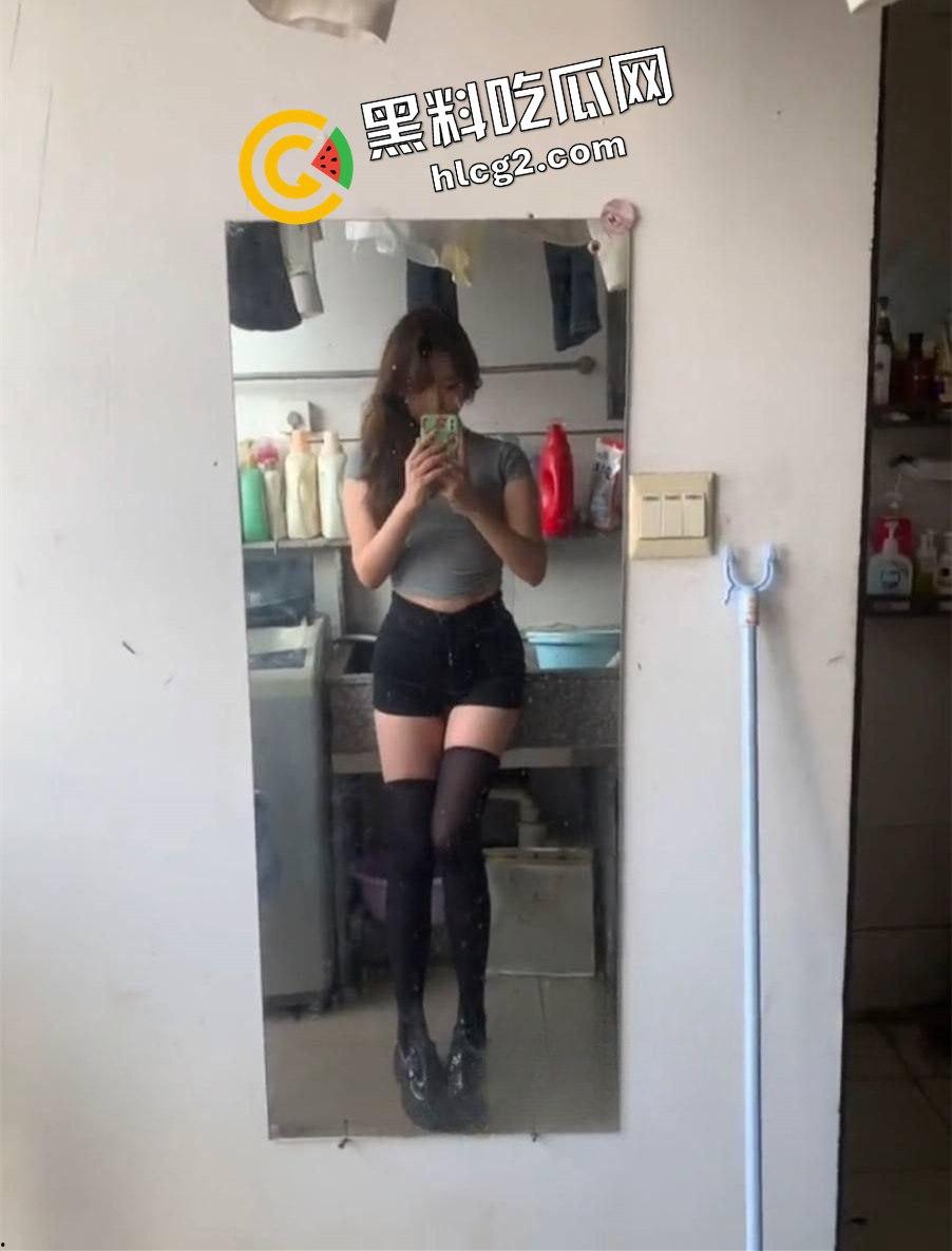 抖音福建师范大学顶级骚贱母狗『林芯卉』跑到男友宿舍做爱 洗澡裸拍私密视频泄密流出！-6