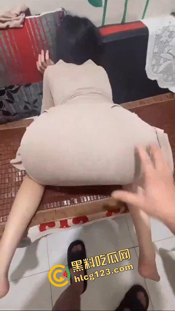 丰乳肥臀人妻真空上门，瓜友亲自验货撅着屁股透批！这波货色你给几分？-3