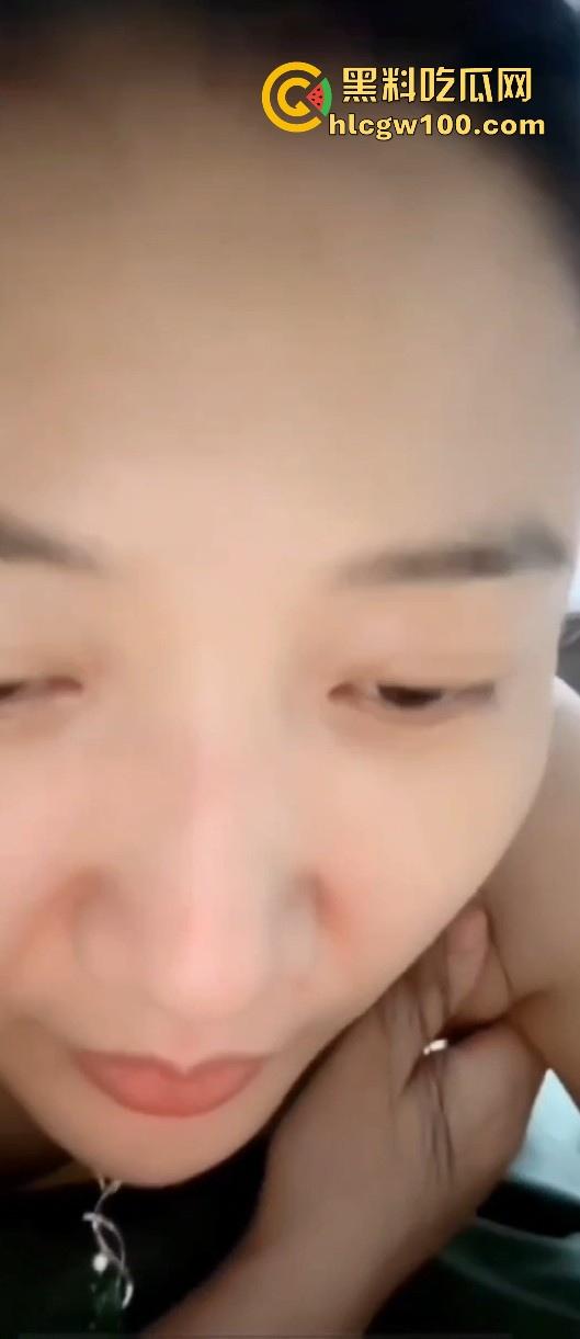 抖音美艳少妇【向子】露脸私密视频泄露，骚气动作极致勾引让人看傻眼！-5