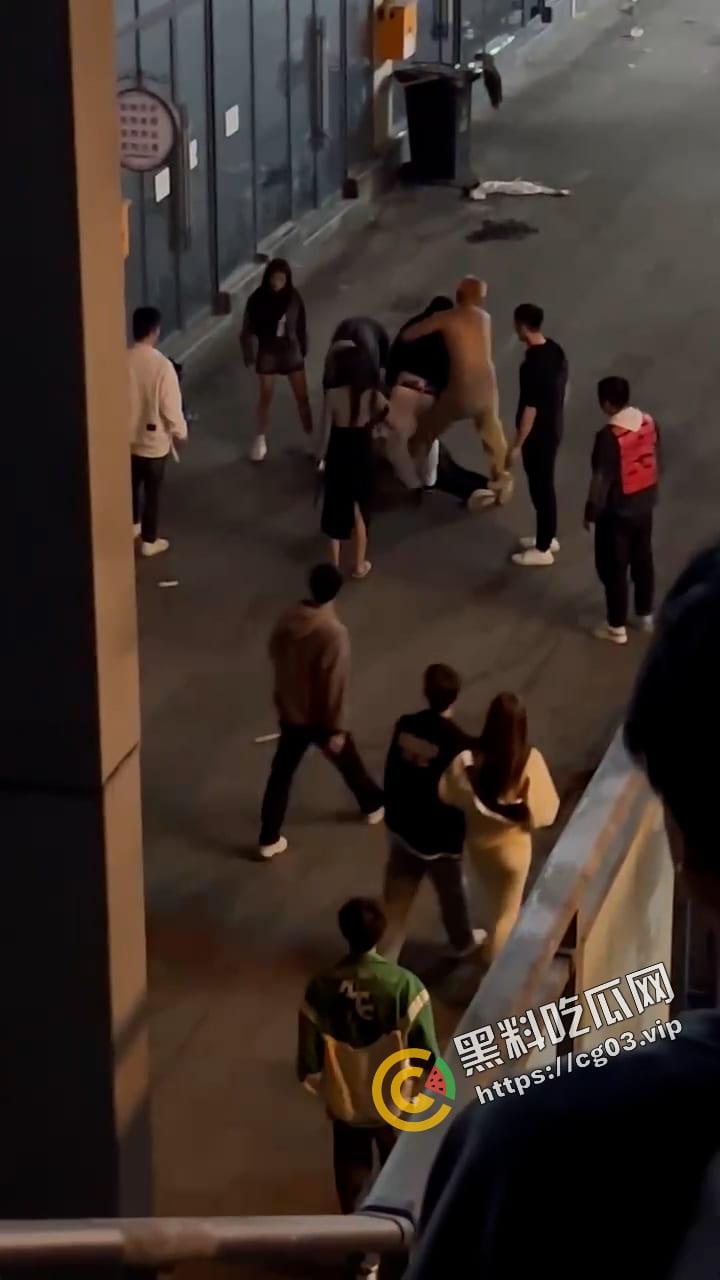 四川科技职业技术学院 小年轻下狠手 打架一时爽 打完人没了-2