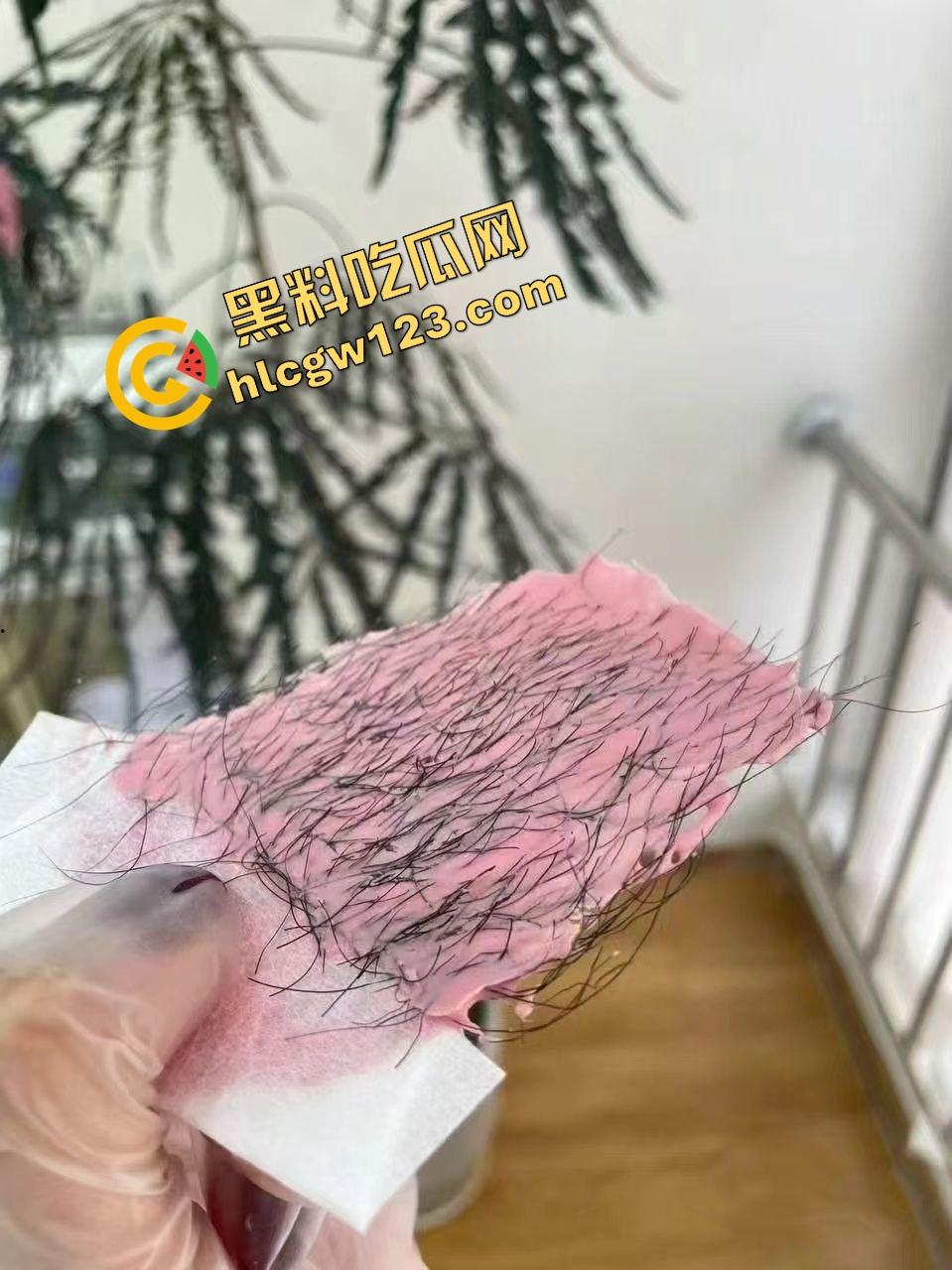 白虎不是天生的，是拔出来的，人工白虎养骗局曝光逼毛一根根扯，看得人蛋蛋一紧！-13