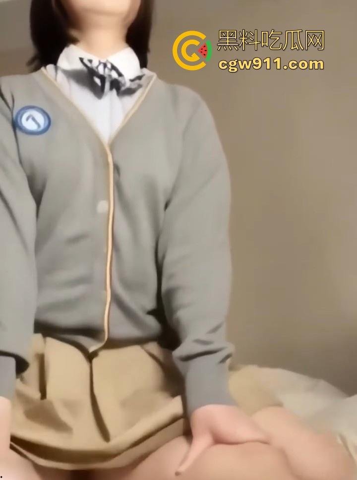 河南实验中学高三眼镜学妹【徐奕尹】激情性爱视频流出！校服露脸调教，被操的满脸通红喘息不止，反差感爆棚！-5