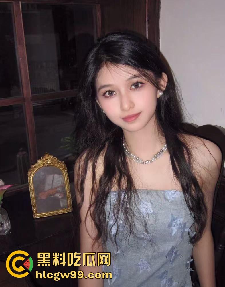 安徽师范大学女大学生【蒋弱弱】情趣内衣自拍骚照，酒店全裸自拍，最爱被大鸡巴从后面怼穿！-4