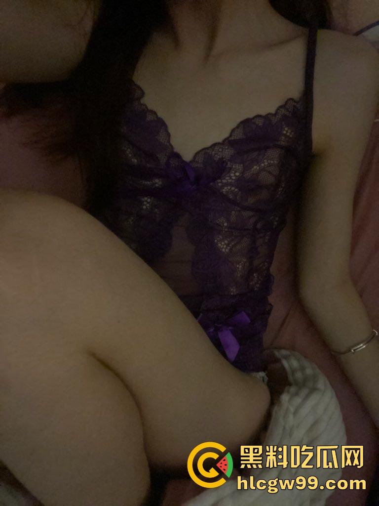 安徽师范大学女大学生【蒋弱弱】情趣内衣自拍骚照，酒店全裸自拍，最爱被大鸡巴从后面怼穿！-7