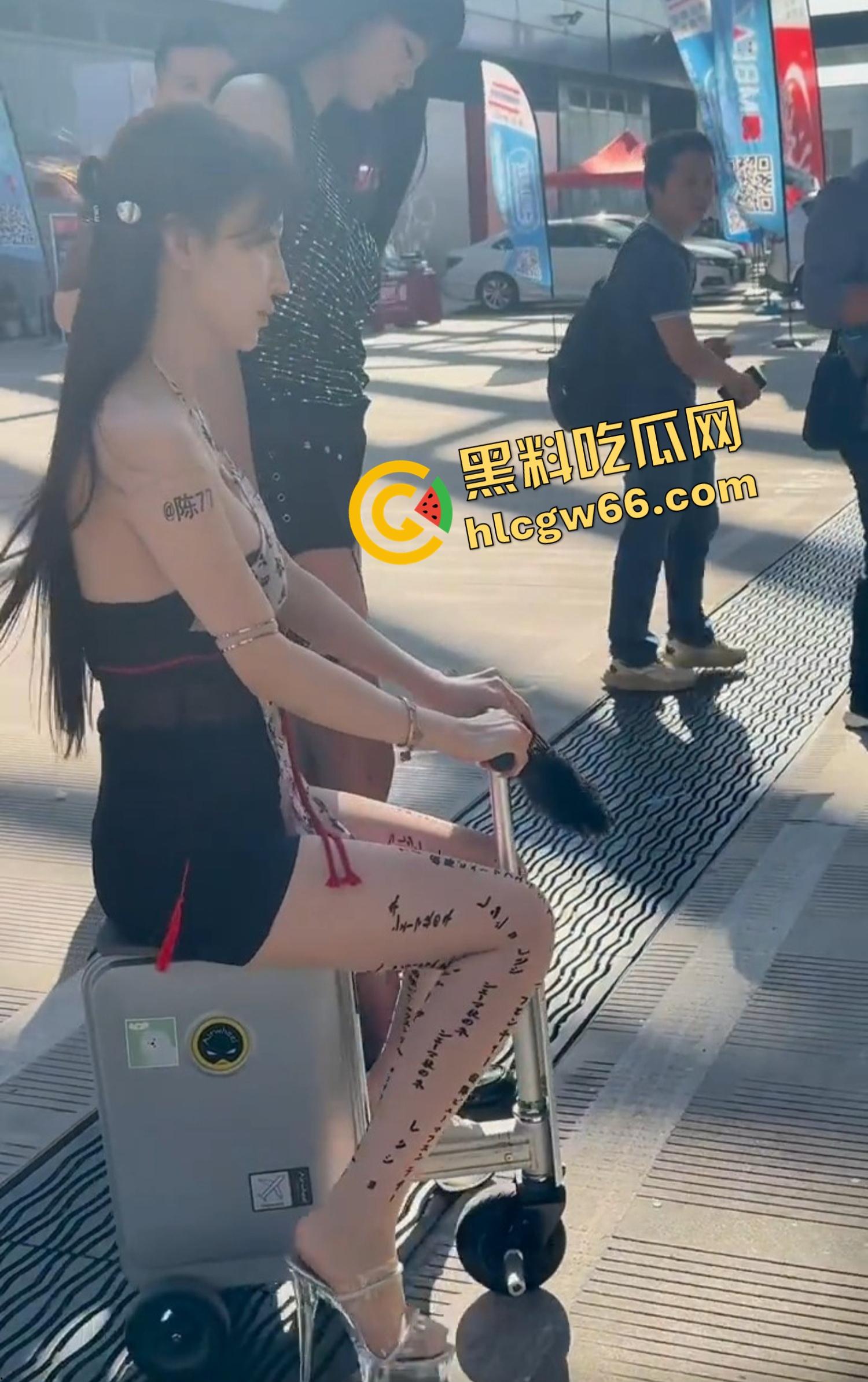 车模『陈77』苏州参展被改装圈大佬带走猛蹬一夜，身材顶得离谱，腿太长了操起来都得站着！-3