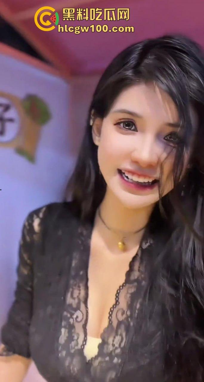 借着抖音cos网红【狗头萝莉】提前拜年的视频，小编最近整理了一下这位巨乳网红的经典视频，经典巨乳还是这么百看无厌！-13