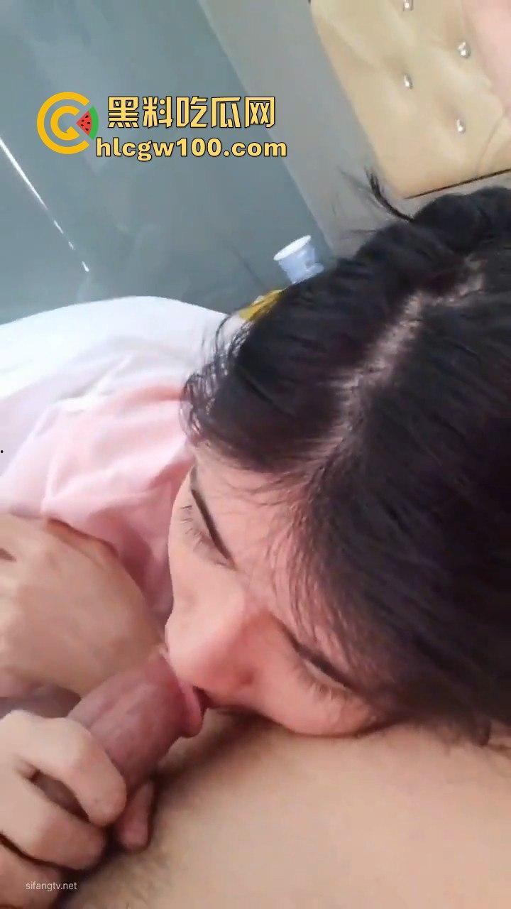 借着抖音cos网红【狗头萝莉】提前拜年的视频，小编最近整理了一下这位巨乳网红的经典视频，经典巨乳还是这么百看无厌！-24