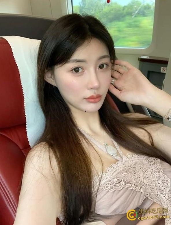 抖音百万颜值网红【王语会】，疑似得罪大哥被曝光私照，极品身材被对镜后入，绝美女神不过也是大哥的炮架子！-2