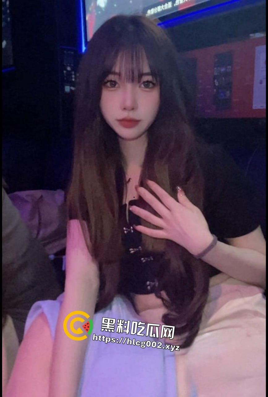 上海魅KTV极品颜值精神小妹与男友疯狂骑乘野战！白嫩的翘臀前后左右上下骑乘超带感！11-4