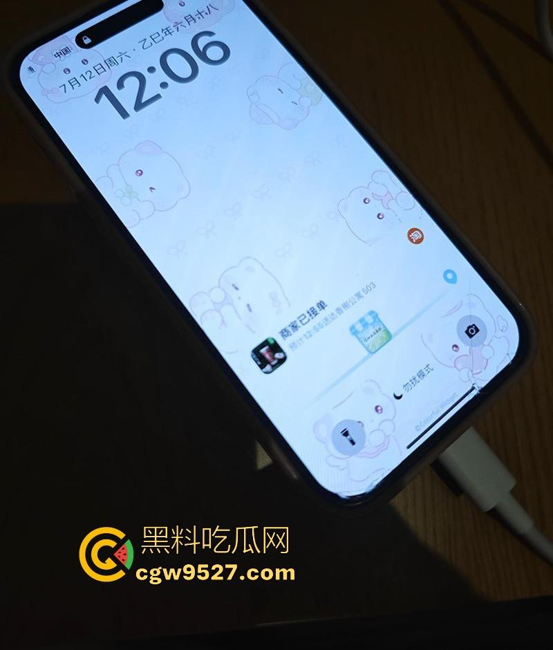 浙江工商学院极品女大【王诗琴】被金主包养性爱视频流出，火辣身材扭动诱惑，手指加速抽插，翘臀狂扭！-3