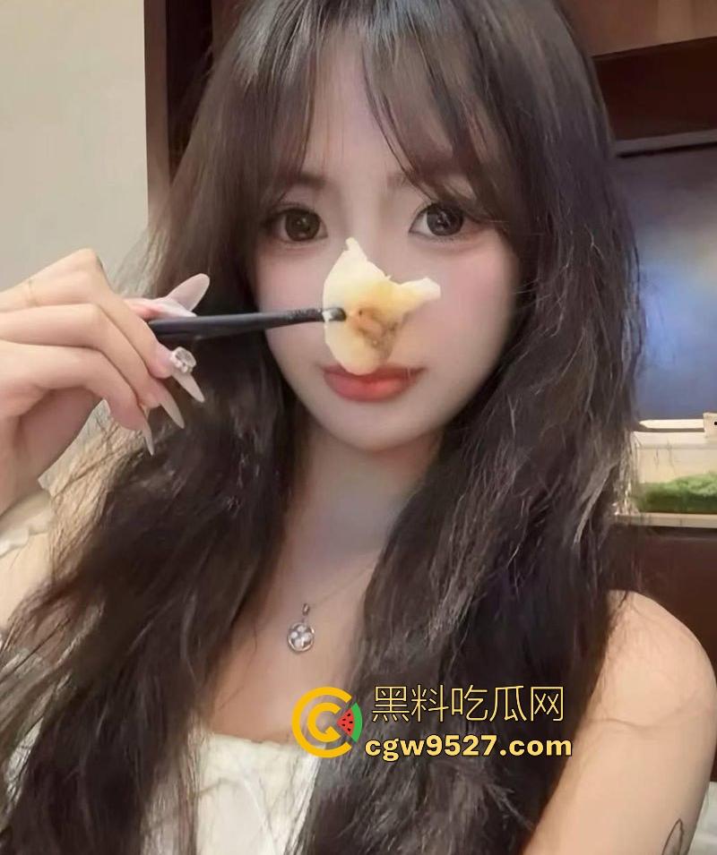 浙江工商学院极品女大【王诗琴】被金主包养性爱视频流出，火辣身材扭动诱惑，手指加速抽插，翘臀狂扭！-7