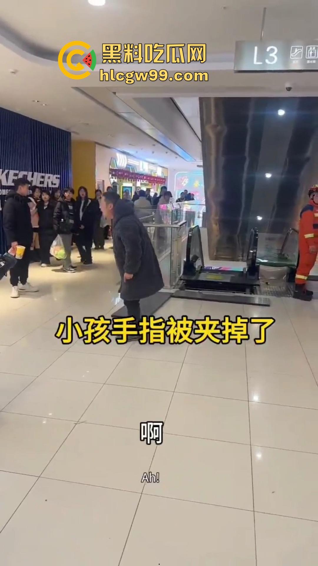 河南周口曦悦城惊现恐怖意外！幼童手指被电梯夹断卷入内部，卷入缝隙后一个多小时仍未找到！-2