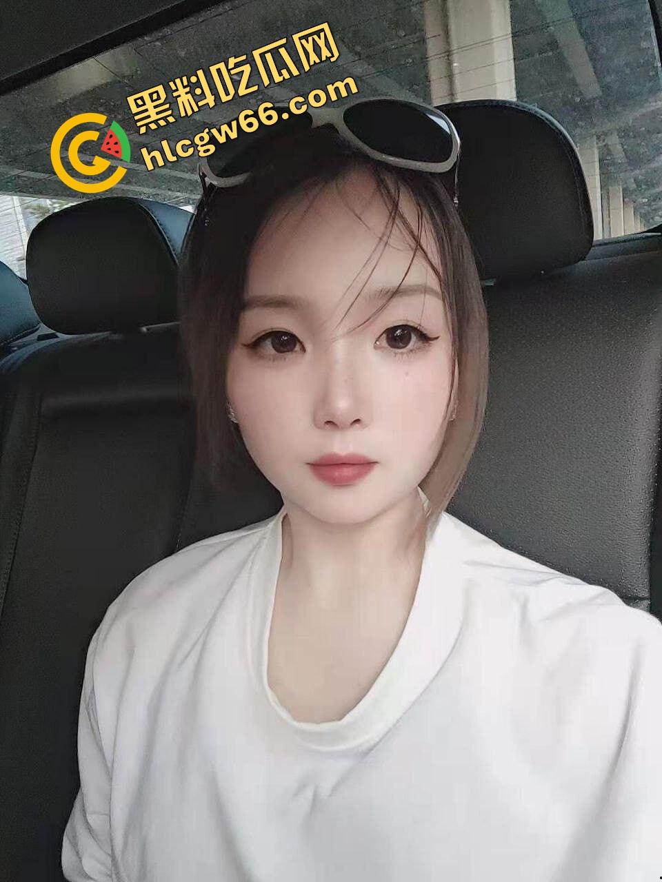 昆明骚货【闫冰冰】27岁汽车销售,已婚不戴套偷干,穿职业装搞到喷水,屁眼湿得反光!-3