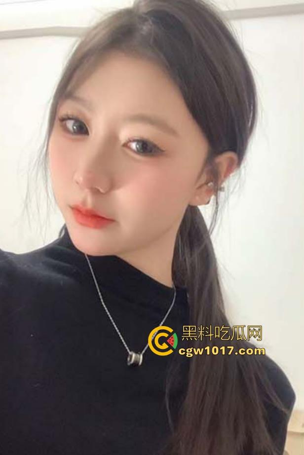 长沙高颜值夜店陪酒女【李姿萱】颜值大奶翘臀的顶级骚货，表面风光无限，骚货烂性不戴套染性病传染给男友！-1