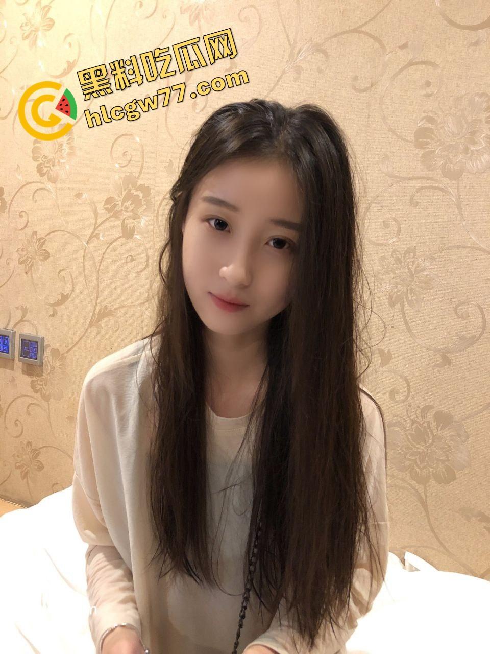 杭城艺术学院高颜值女大学生【蒲悦蓝】从白裙学妹到富二代的性奴肉狗，被PUA调教成掰逼求操的反差骚货！-1