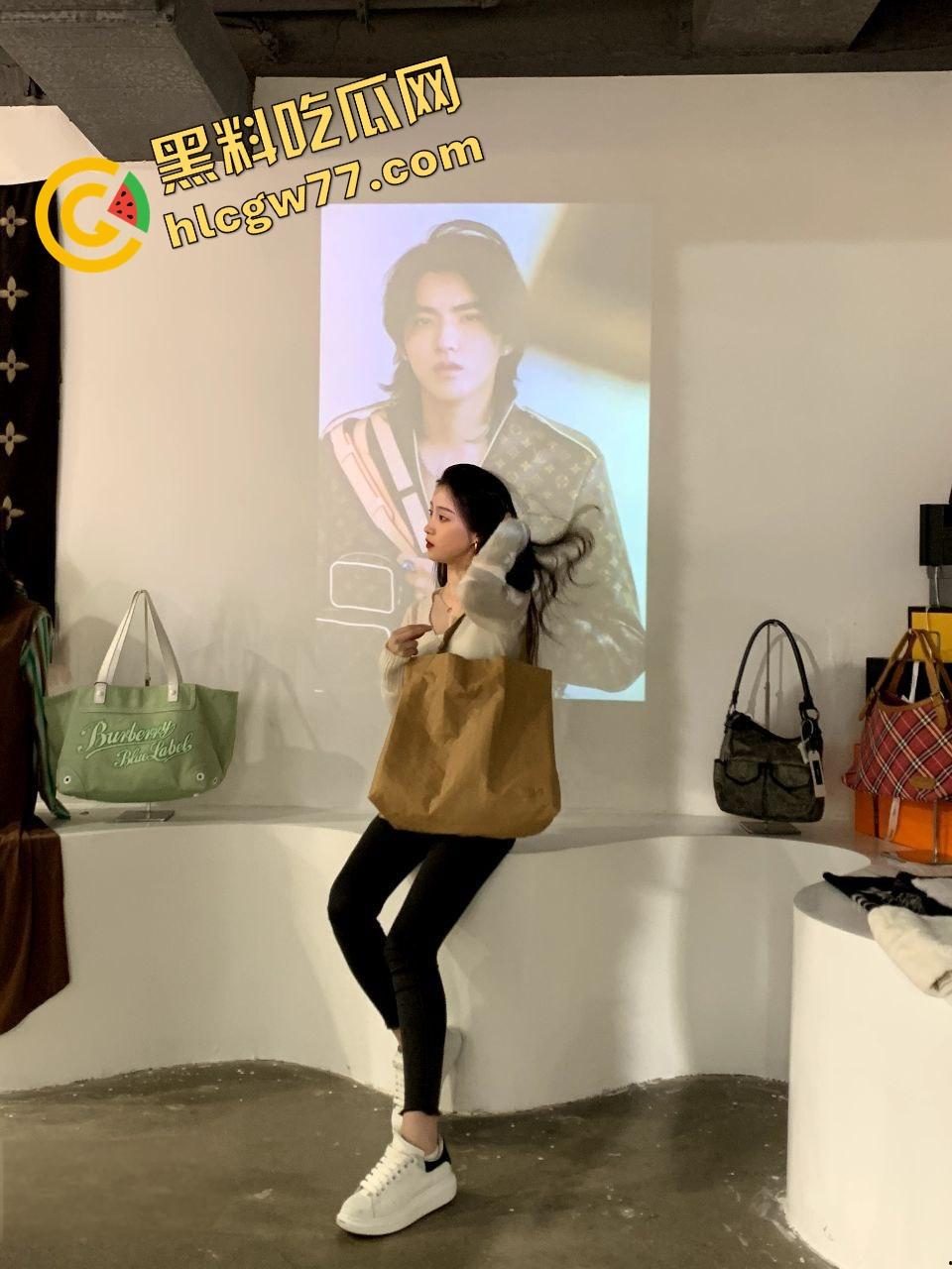 杭城艺术学院高颜值女大学生【蒲悦蓝】从白裙学妹到富二代的性奴肉狗，被PUA调教成掰逼求操的反差骚货！-2