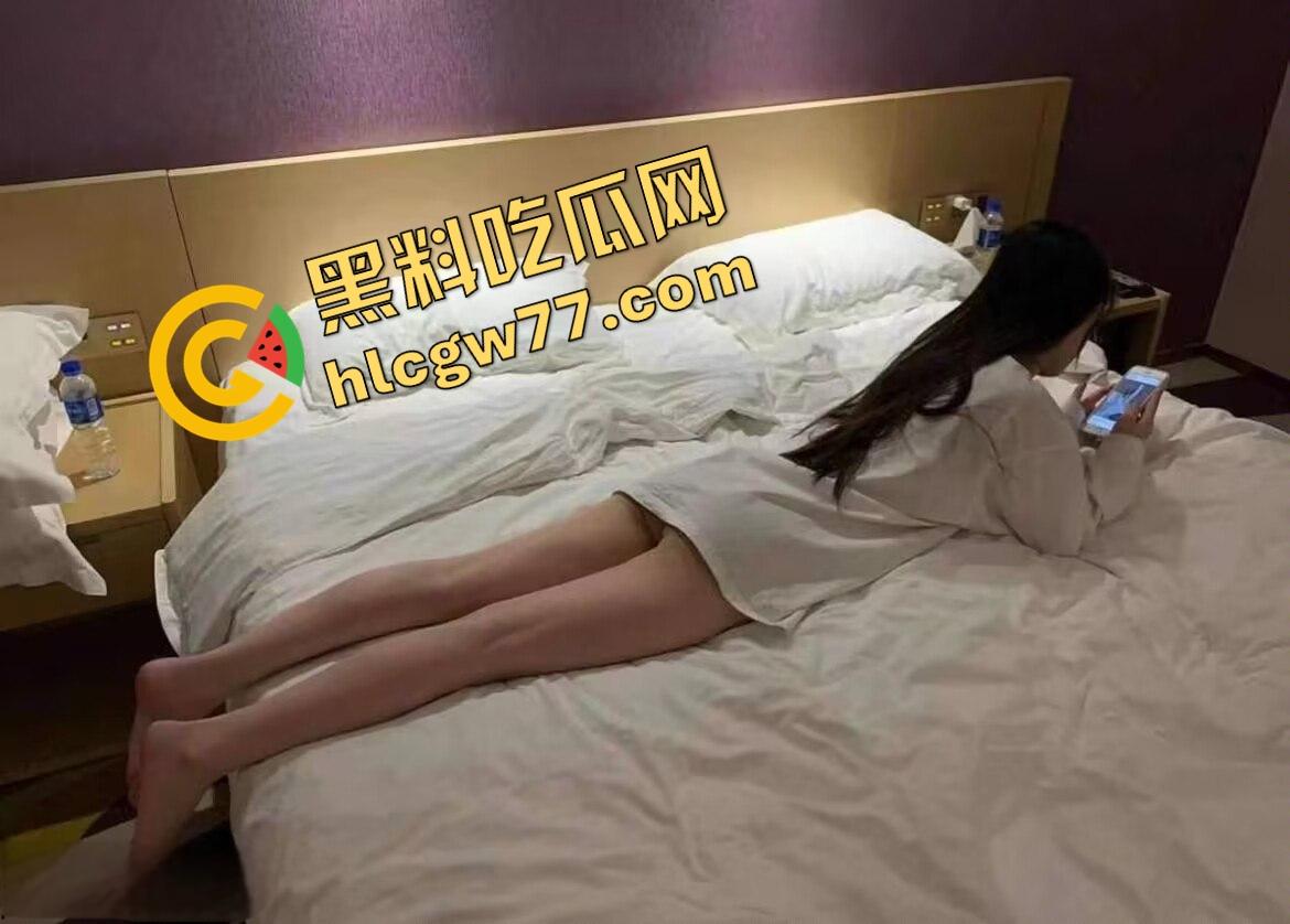 杭城艺术学院高颜值女大学生【蒲悦蓝】从白裙学妹到富二代的性奴肉狗，被PUA调教成掰逼求操的反差骚货！-4