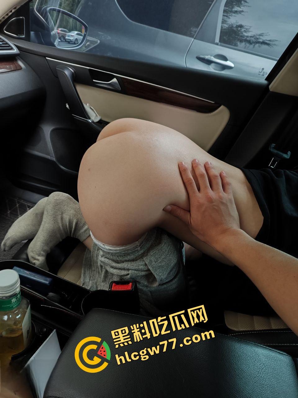 杭城艺术学院高颜值女大学生【蒲悦蓝】从白裙学妹到富二代的性奴肉狗，被PUA调教成掰逼求操的反差骚货！-14