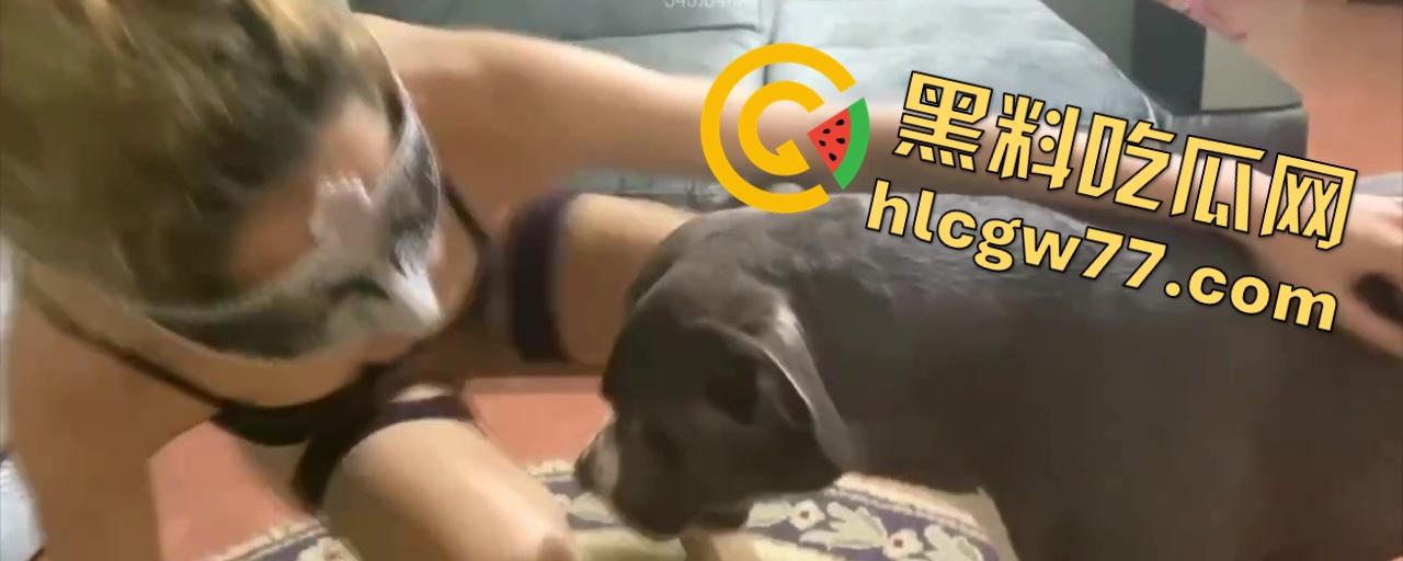 欧美人兽猎奇视频震撼曝光!妻子口完,老公让爱犬双棍填满妻子双洞太炸裂!-3