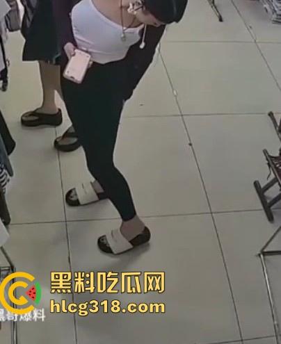 郑州女装店惊现射精男！枪法精准甩狙高手，秒射黑丝裤，瑜伽但哥们的审美一般，这都射得下去！-5