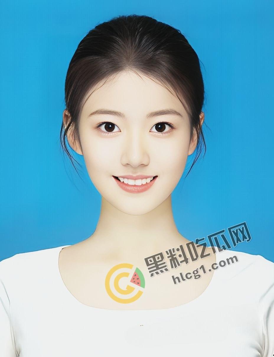 艺术学院校花流出!前凸后翘的性感身材,胸前大车灯让人目不转睛!-1