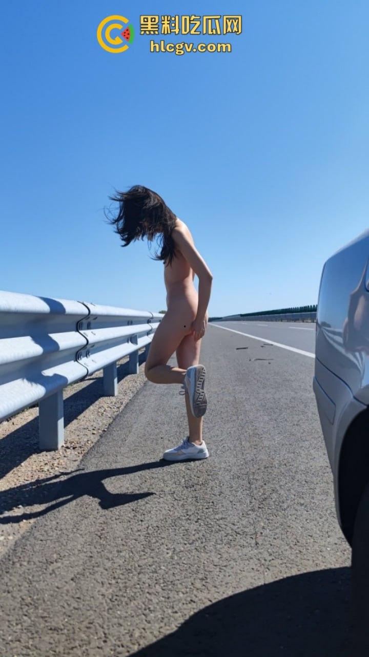 年轻人真会玩 90后性瘾情侣【糖糖】追求新鲜刺激的快感 户外露出完成各种任务！-2