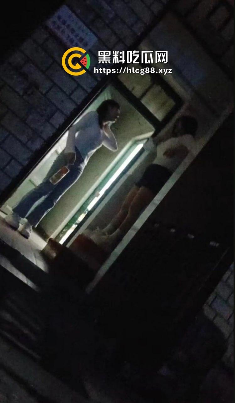 深圳龙岗东三村嫖客排队操嫩逼名鸡，扫街大神偷拍炸场，帽子叔叔硬着来抓！-4