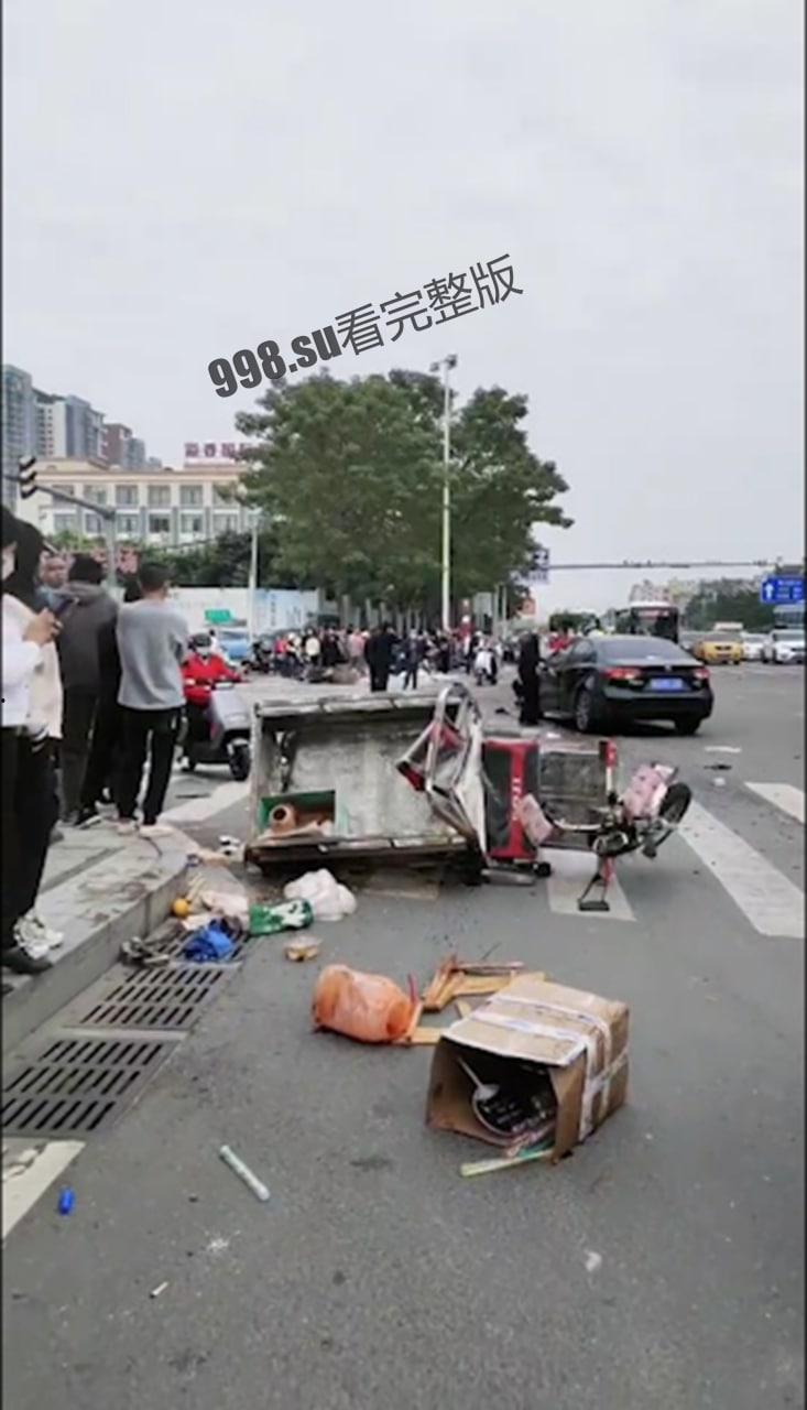 又见马路女杀手！监控拍下可怕一幕-1