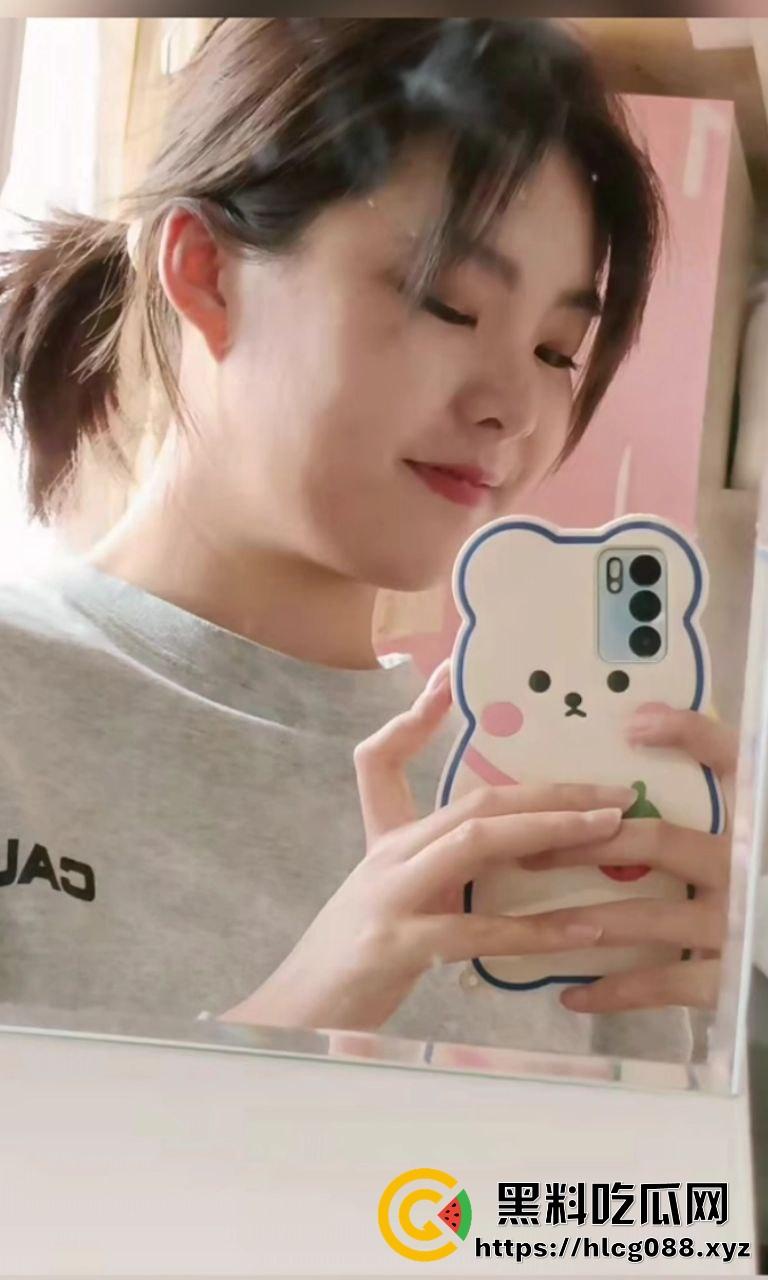 阜阳小骚狗反差烂货【张涵余】嫩脸勾人，背地里逼洞被男人捣烂，男友连毛都没碰过！-1