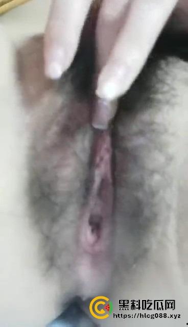 阜阳小骚狗反差烂货【张涵余】嫩脸勾人，背地里逼洞被男人捣烂，男友连毛都没碰过！-12