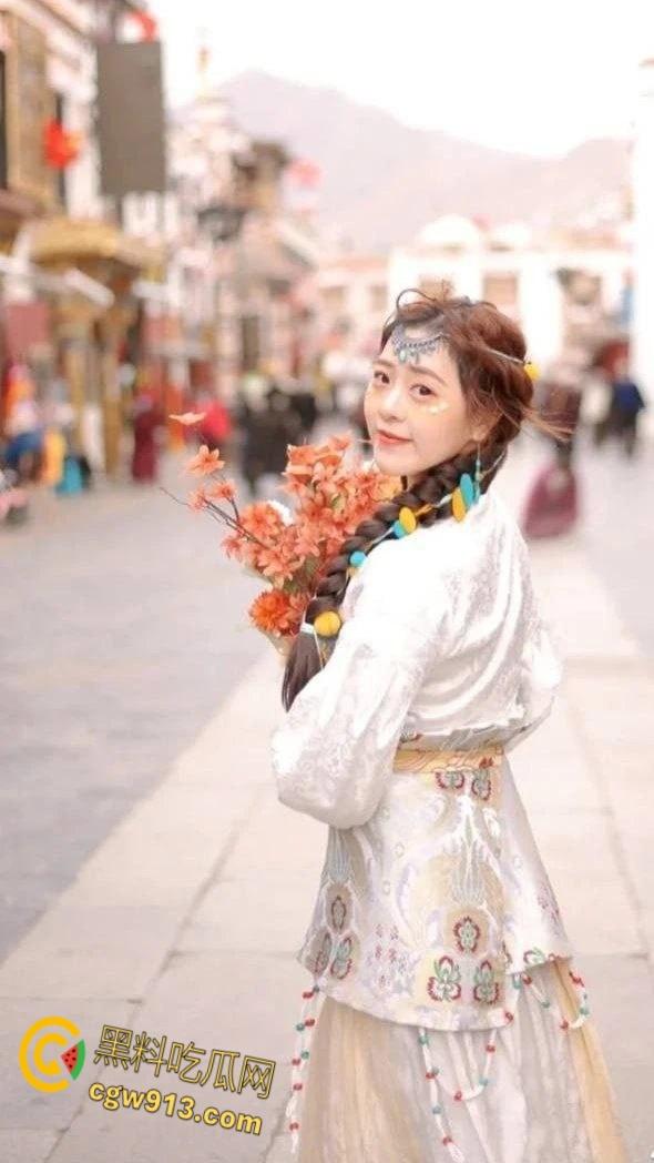 公司新入职的气质前台，背着男友偷情公司同事，清纯小妹妹小酒一喝，深喉口交一绝，床上就是骚货 ！-1