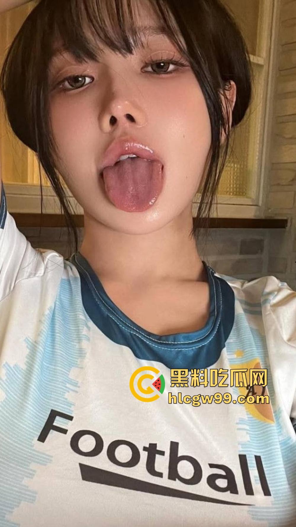 韩国阿黑颜女神主播【朴余慧】付费视频流出，擦边直播不断撩动粉丝色心，美乳骚穴等待榜一大哥砸钱品鉴！-2