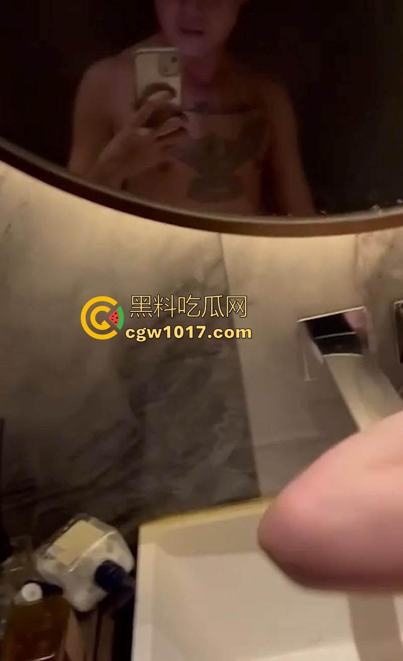 土豪大哥KTV包厢厕所猛操极品骚逼，大哥还贴心的拍下视频分享，哭喊别发视频，还是被瓜友怒爆让兄弟饱眼福！-2