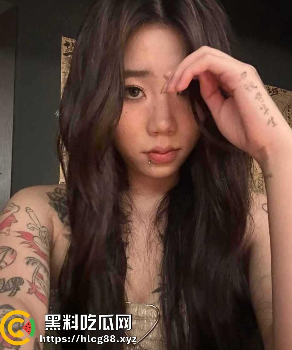 河北精神小妹【向如意】变骚符文婊,骚穴被捅得稀碎!身材辣眼姿势下贱,看的想冲她浪洞!-1