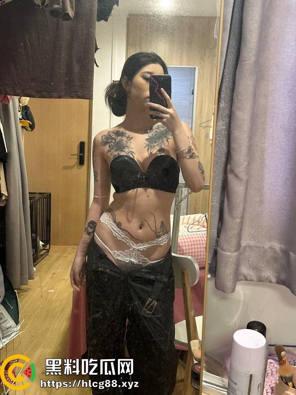 河北精神小妹【向如意】变骚符文婊,骚穴被捅得稀碎!身材辣眼姿势下贱,看的想冲她浪洞!-2