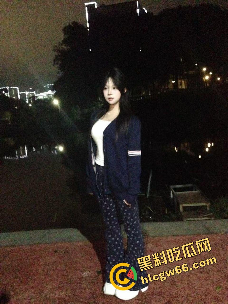 青岛高冷舞蹈老师『刘倪』酒后车震不过瘾，自己撕开黑丝小穴坐上来骑，操完还嘴巴张着要你射脸上！-3