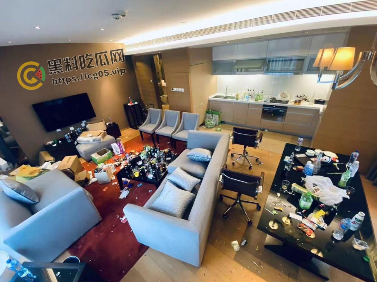 男同天团喜来登酒店大使套房欢度圣诞  爆操到肛门喷粪 画面惨不忍睹-2