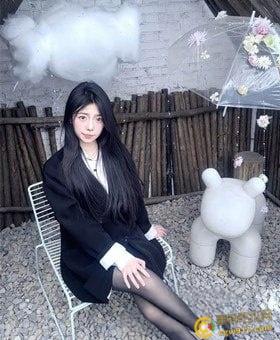 山西大同酒吧小公主【姜雯雯】，被金主2000拿下 ，对镜口交深喉调教，性感翘臀开档黑丝，被拽着头发疯狂打桩后入！-3