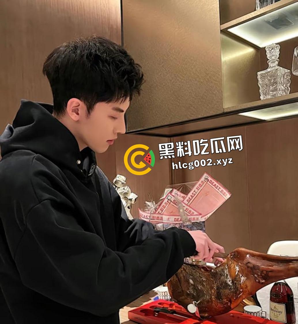 抖音千万粉网红【郑燕姿】官宣怀孕之际男友【韩亿】被骂上热搜!曝出男友出轨开房内射女生引发矛盾!-3