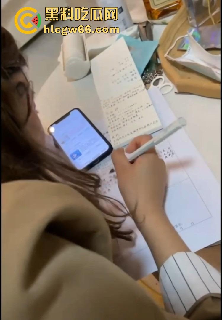 群友分享约了个考研学霸大学生，嫩得掐出水，写完作业才让日，酒店开房都不忘冲刺一战！-6