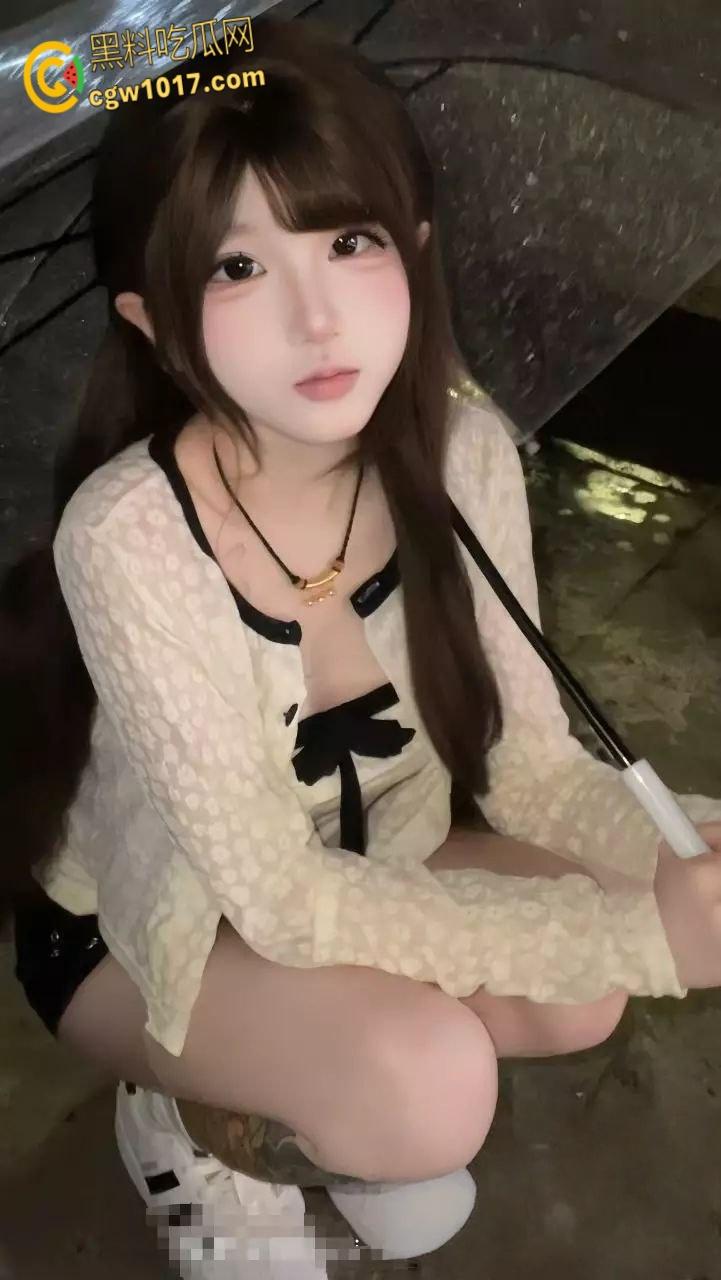 快手颜值主播【帅气的门牙】，线上1v1裸聊曝光，主动掰开骚穴自慰，每个动作都时刻挑逗着观众，诱惑感拉满！-3