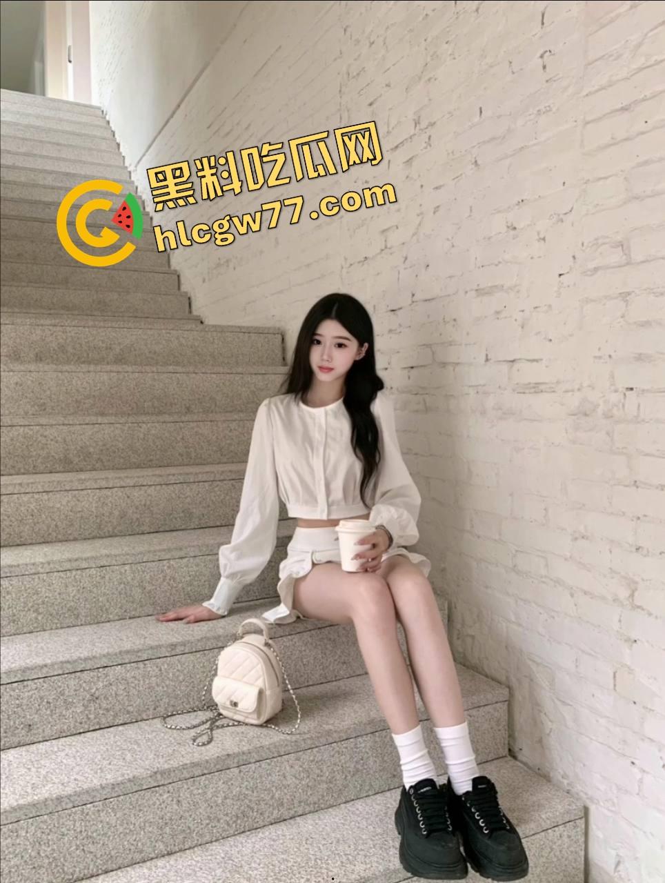 小姨子浪得离谱，表情骚得像A片女主表情比动作还骚，无套骑射主动求操，姐夫我真绷不住了！-6