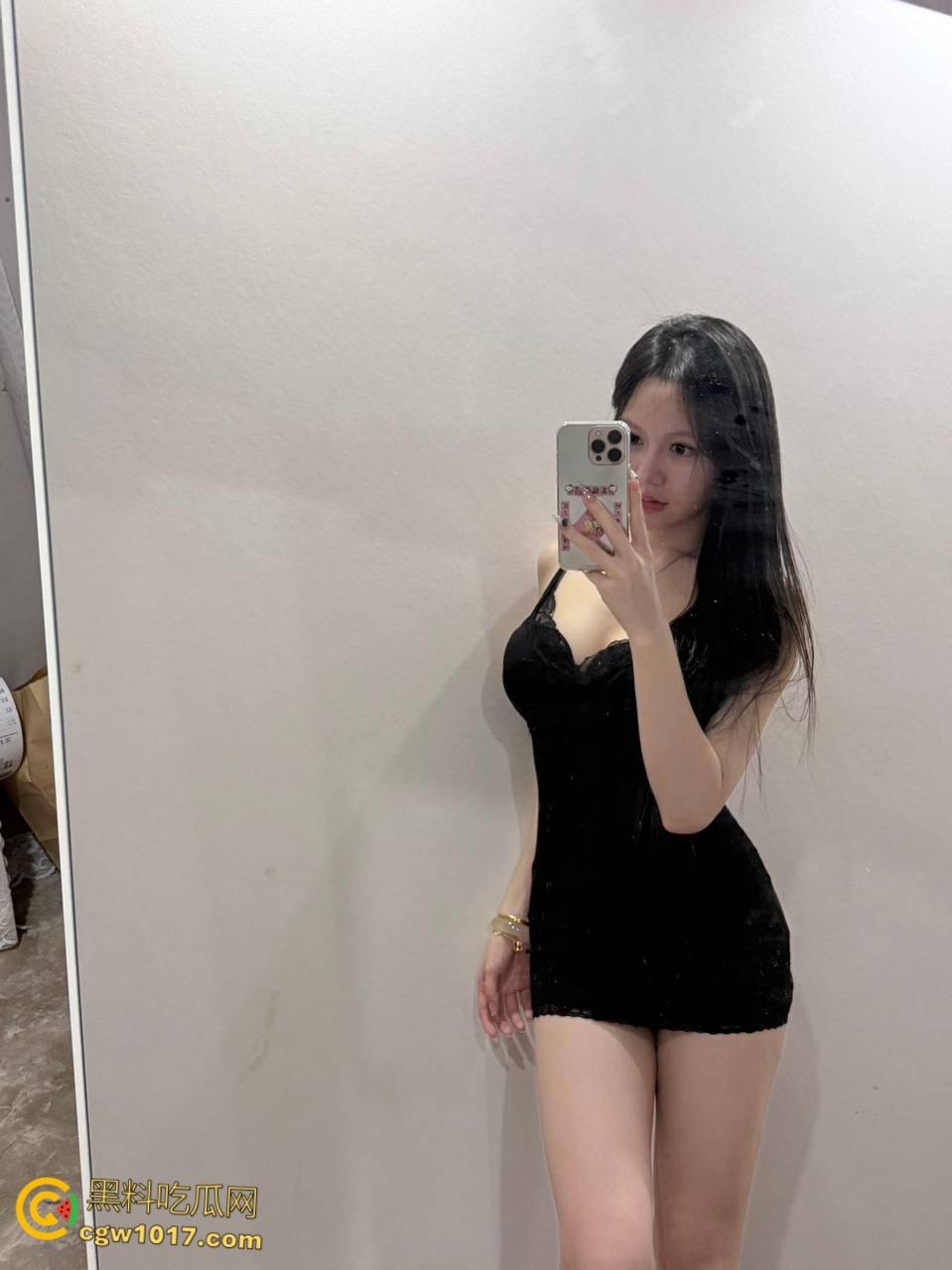 下午硬的受不了，把牛仔裤巨乳姐姐约出来，前凸后翘超长深沟，巨乳饱满主动骑乘，蜜穴在镜头前被肆意抽插！-2