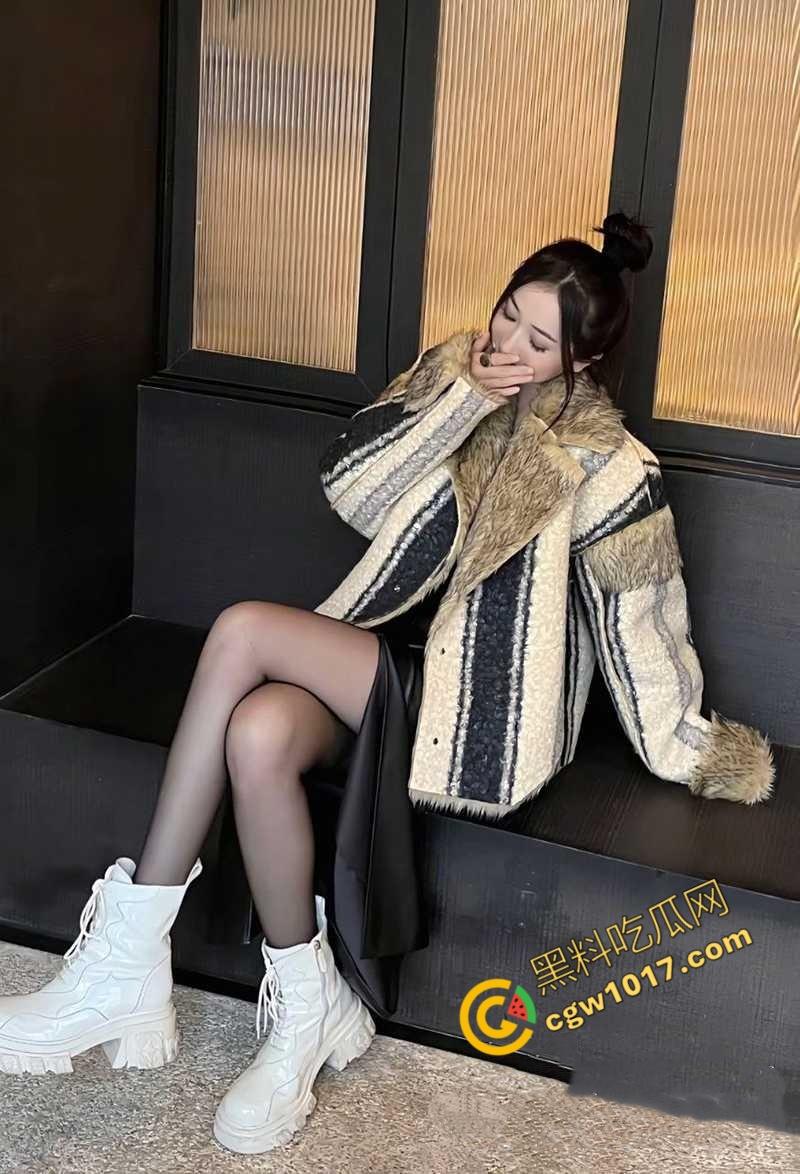 成都长腿御姐【张曦文】私密约炮视频曝光：T台女神化身淫娃荡妇，女上位骑乘金主大屌，淫穴喷张遭全网围观！-5