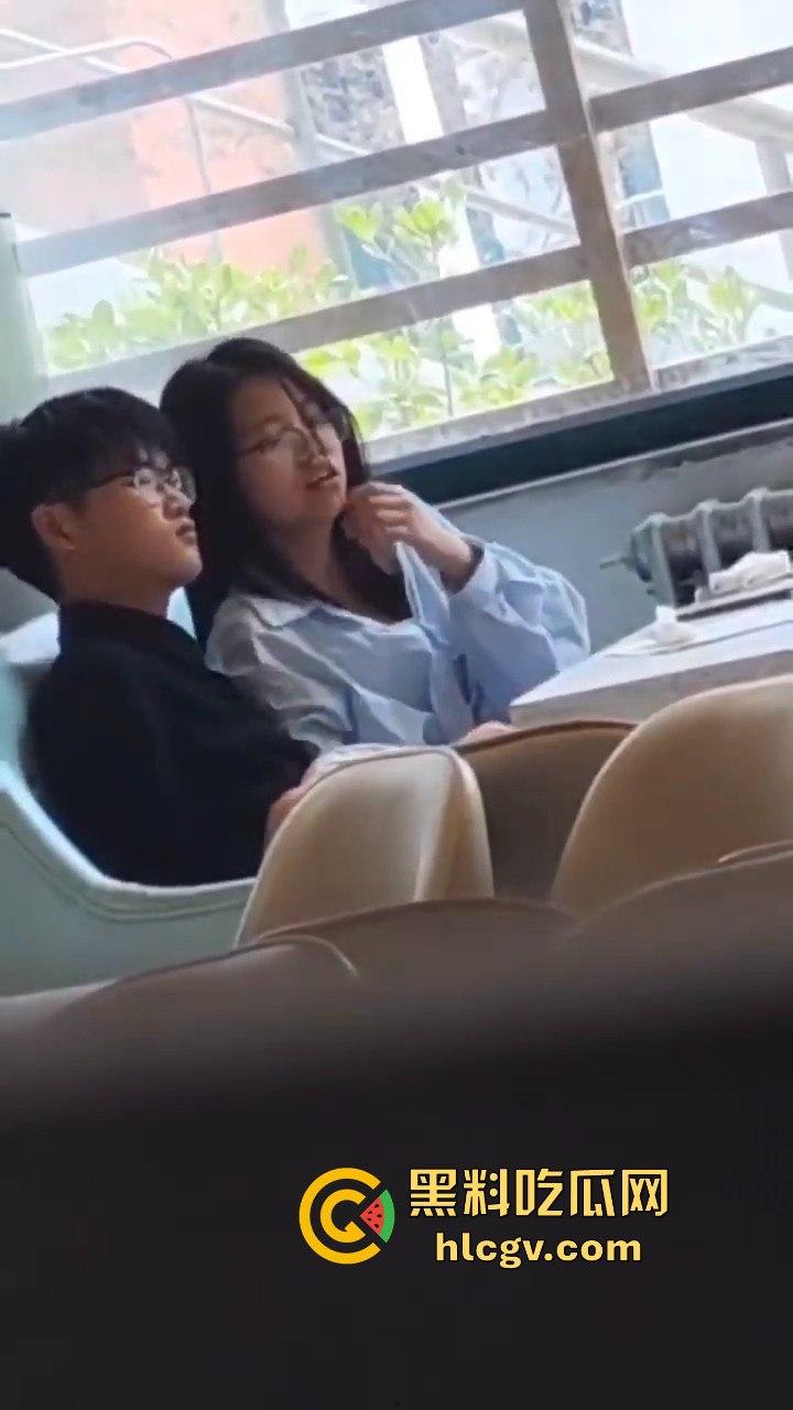 郑州轻工业大学猛料!图书馆里学生妹公然给男友打飞机,偷情现场被偷拍流出!-11