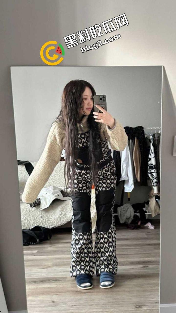 天津外国语大学高冷女神『董亚忻』白虎一线天嫩逼 前凸后翘 大尺度私拍福利视频泄密流出-1