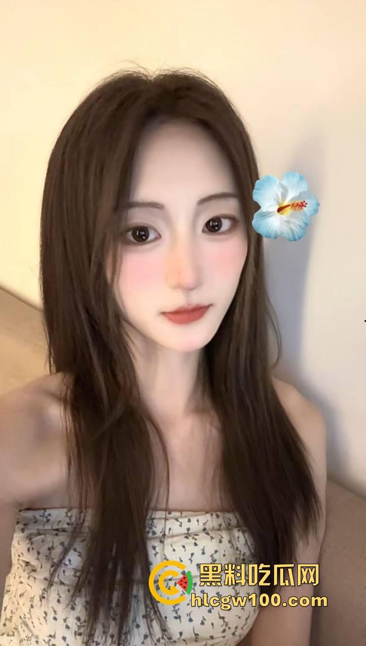 快手骚逼主播花样翻新,直播间聊天还不够刺激,下面被大哥干得满地找牙,这玩得是真骚真真实!-2