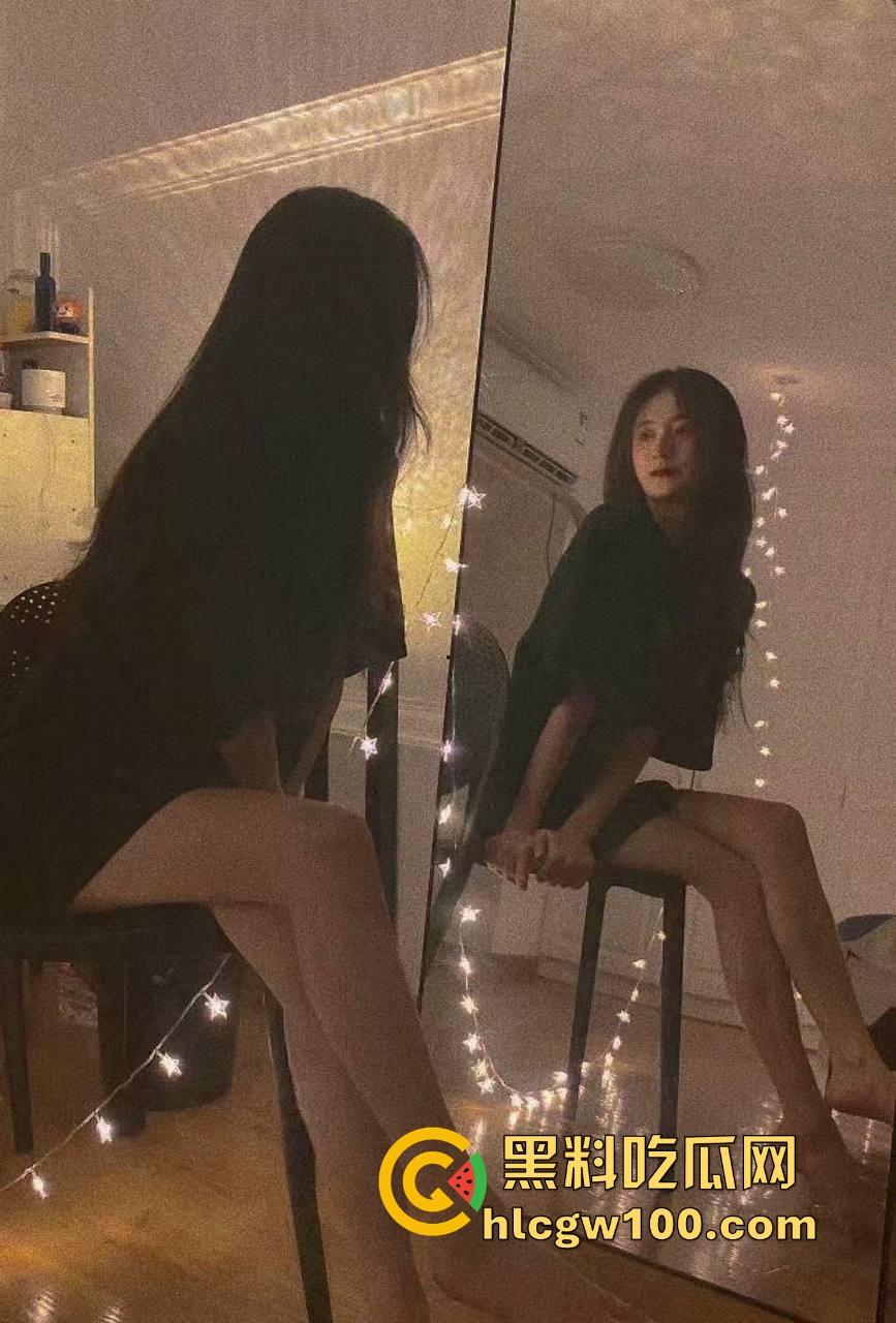 快手骚逼主播花样翻新,直播间聊天还不够刺激,下面被大哥干得满地找牙,这玩得是真骚真真实!-4